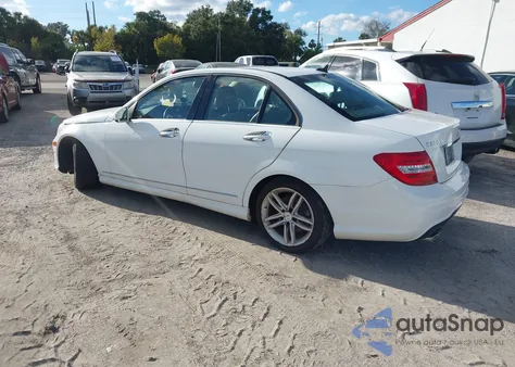 2013 Mercedes-Benz C 300 Sport 4Matic из США, поврежденный, VIN WDDGF8ABXDR276012